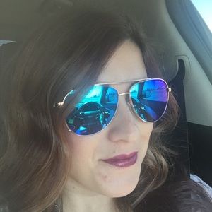 Meet your Posher, Brittney